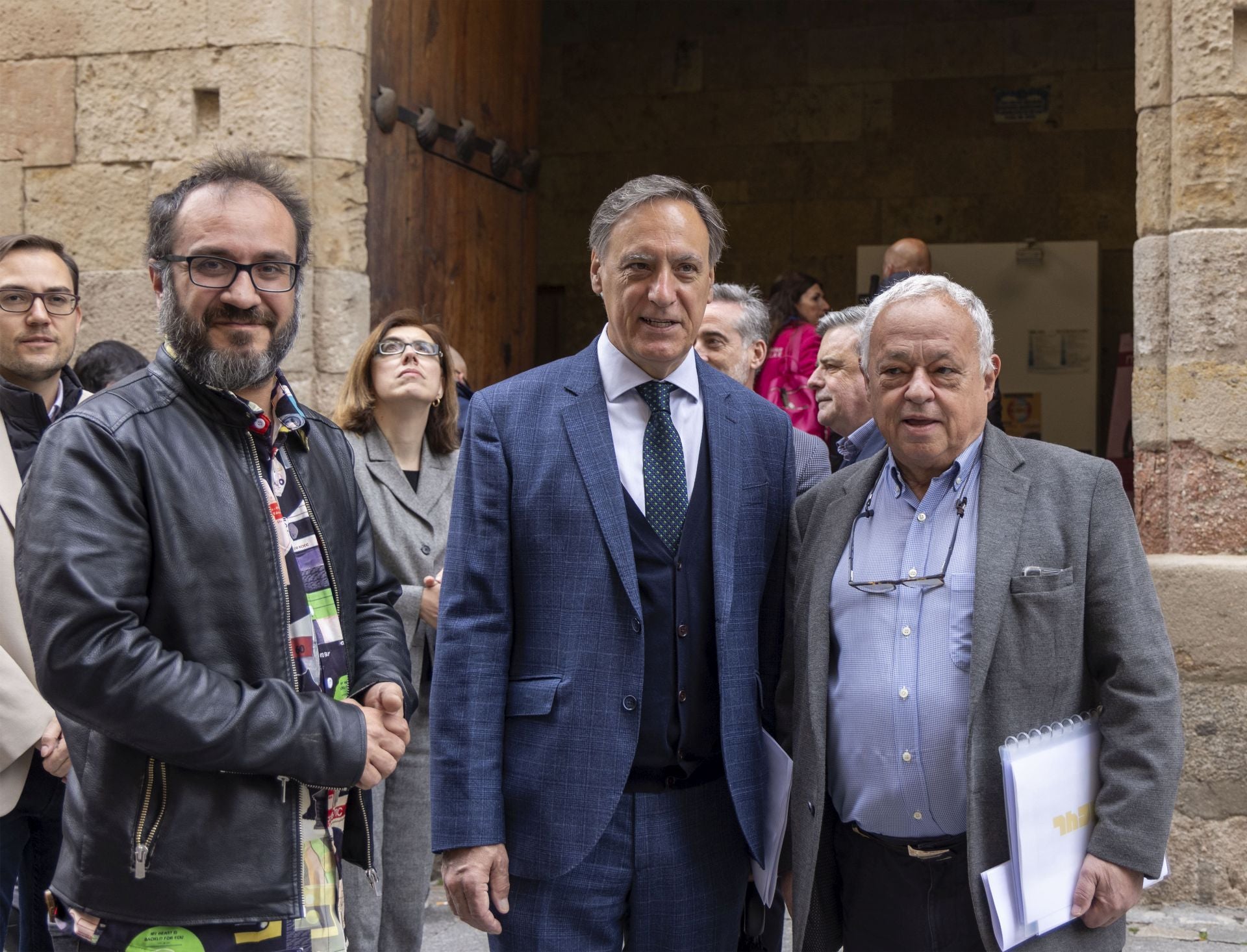 Rodrigo Tamarit, director del Fácyl, Carlos García, alcalde de Salamanca, y Gonzalo Santonja, consejero de Cultura.