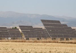 Placas fotovoltaicas en un parque de energía solar en la provincia de Segovia.