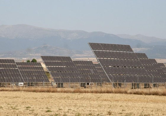 Placas fotovoltaicas en un parque de energía solar en la provincia de Segovia.