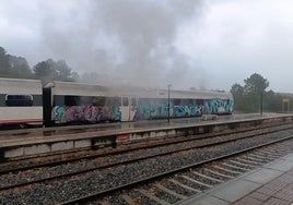 Imagen de la incendio en el tren Valladolid-Puebla de Sanabria.