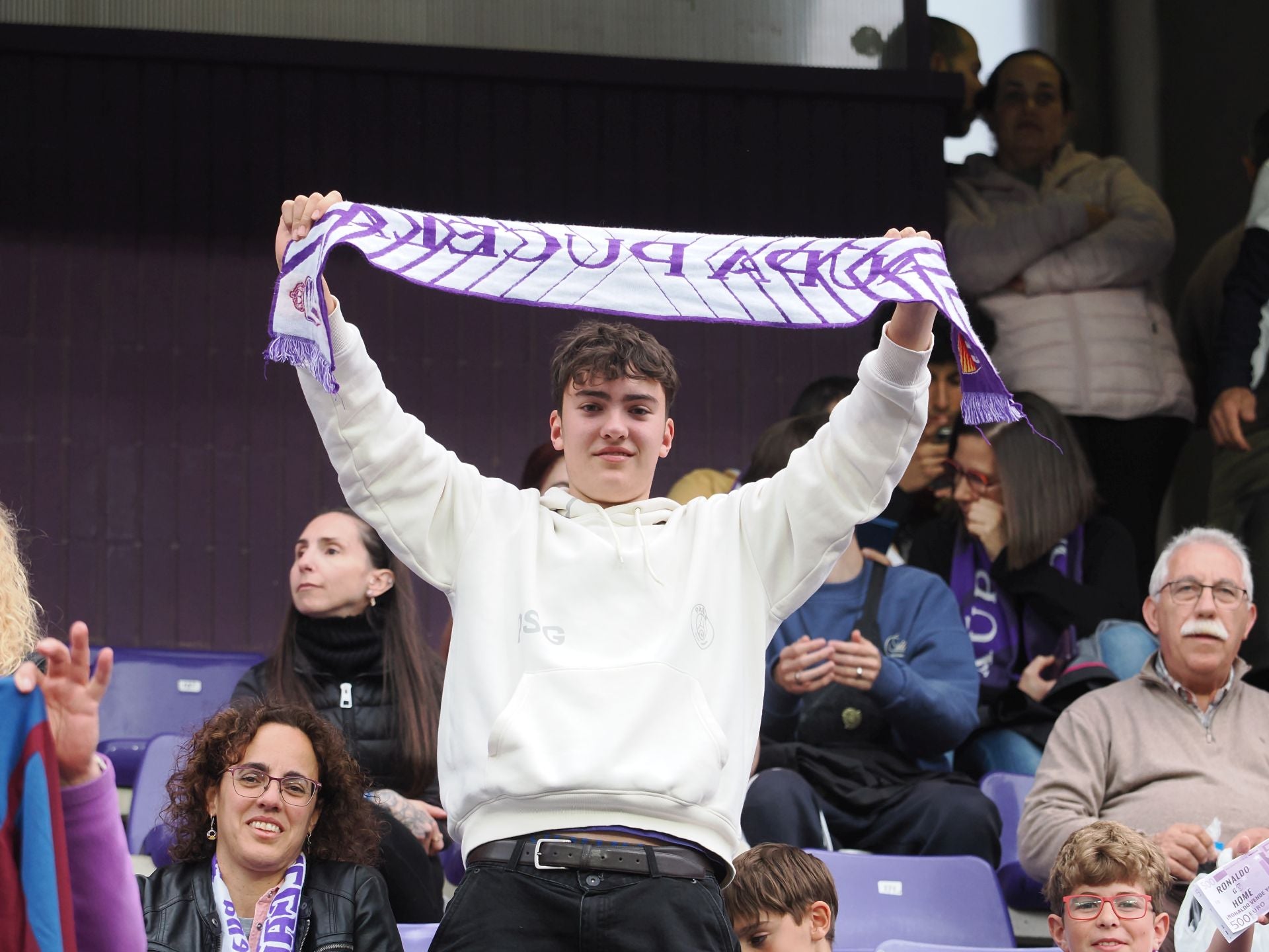 Búscate en la grada del Real Valladolid - FC Barcelona (5/5)