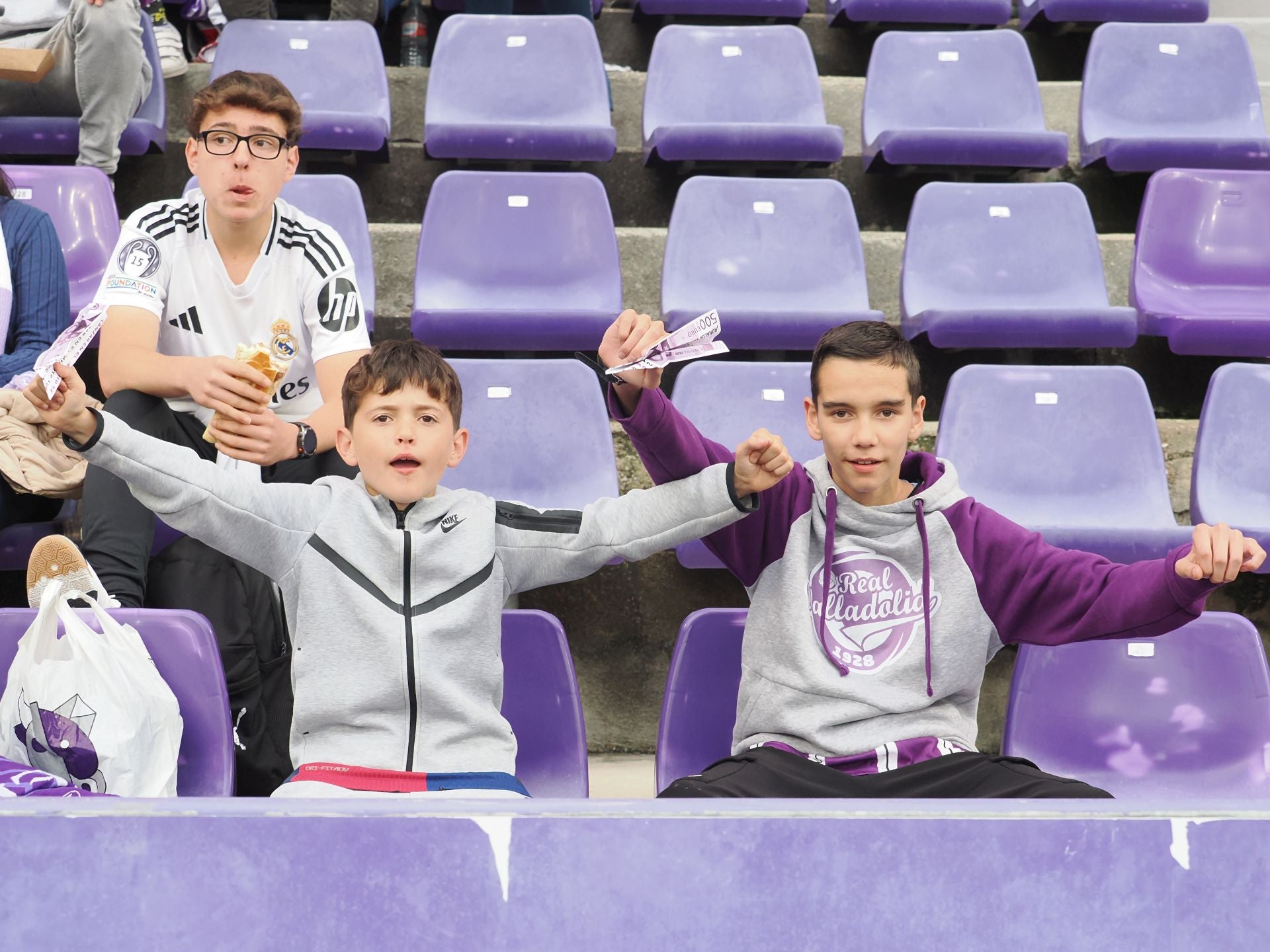 Búscate en la grada del Real Valladolid - FC Barcelona (1/5)