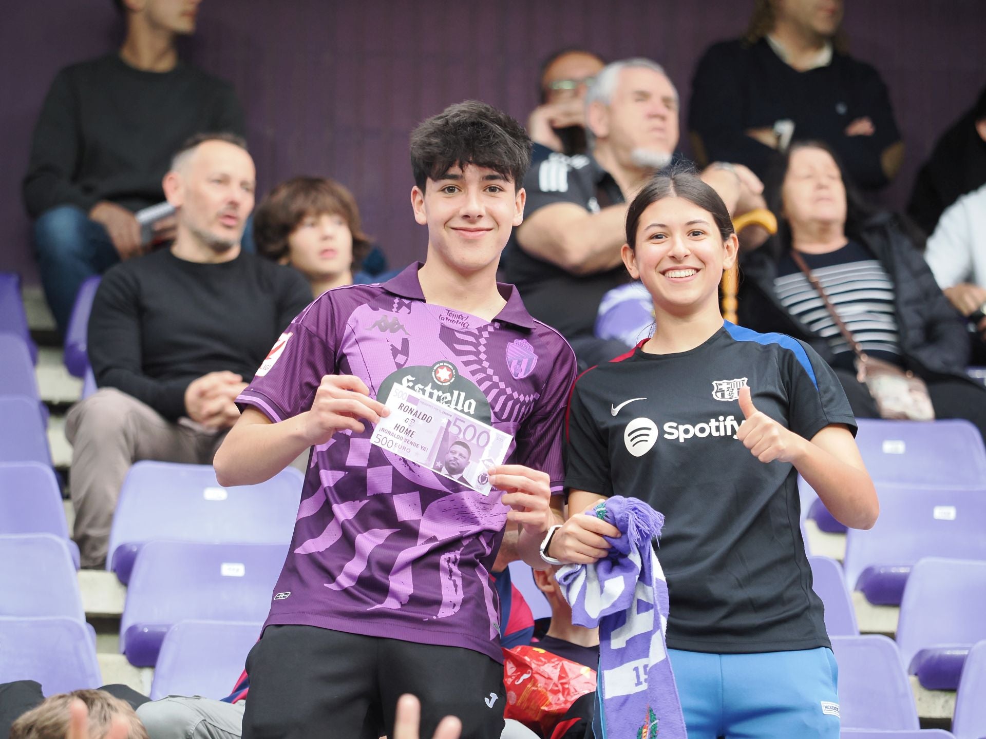 Búscate en la grada del Real Valladolid - FC Barcelona (3/5)