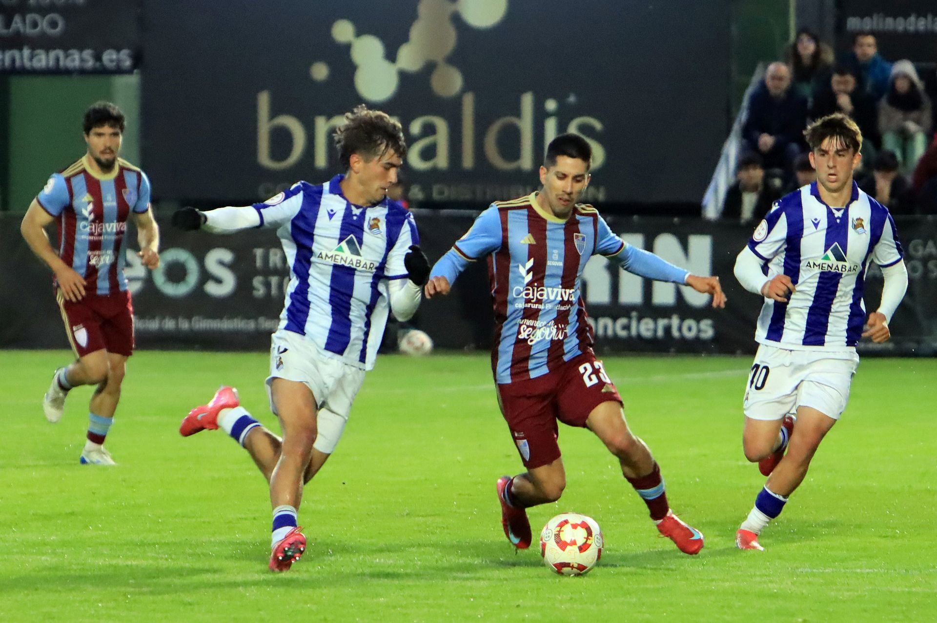 Fotos del empate entre la Segoviana y la Real Sociedad B