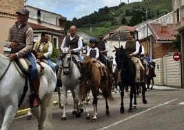 Paseo de caballos durante la romería.
