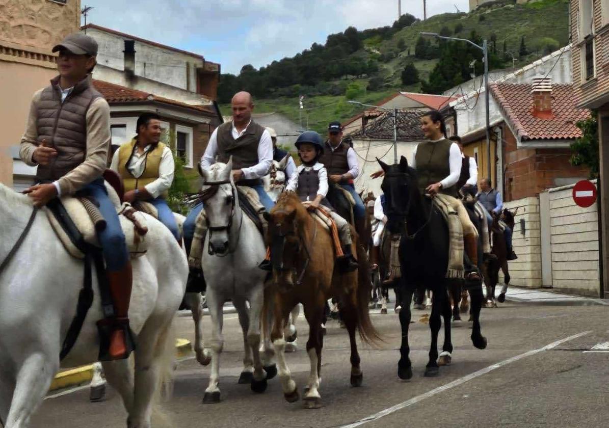Paseo de caballos durante la romería.