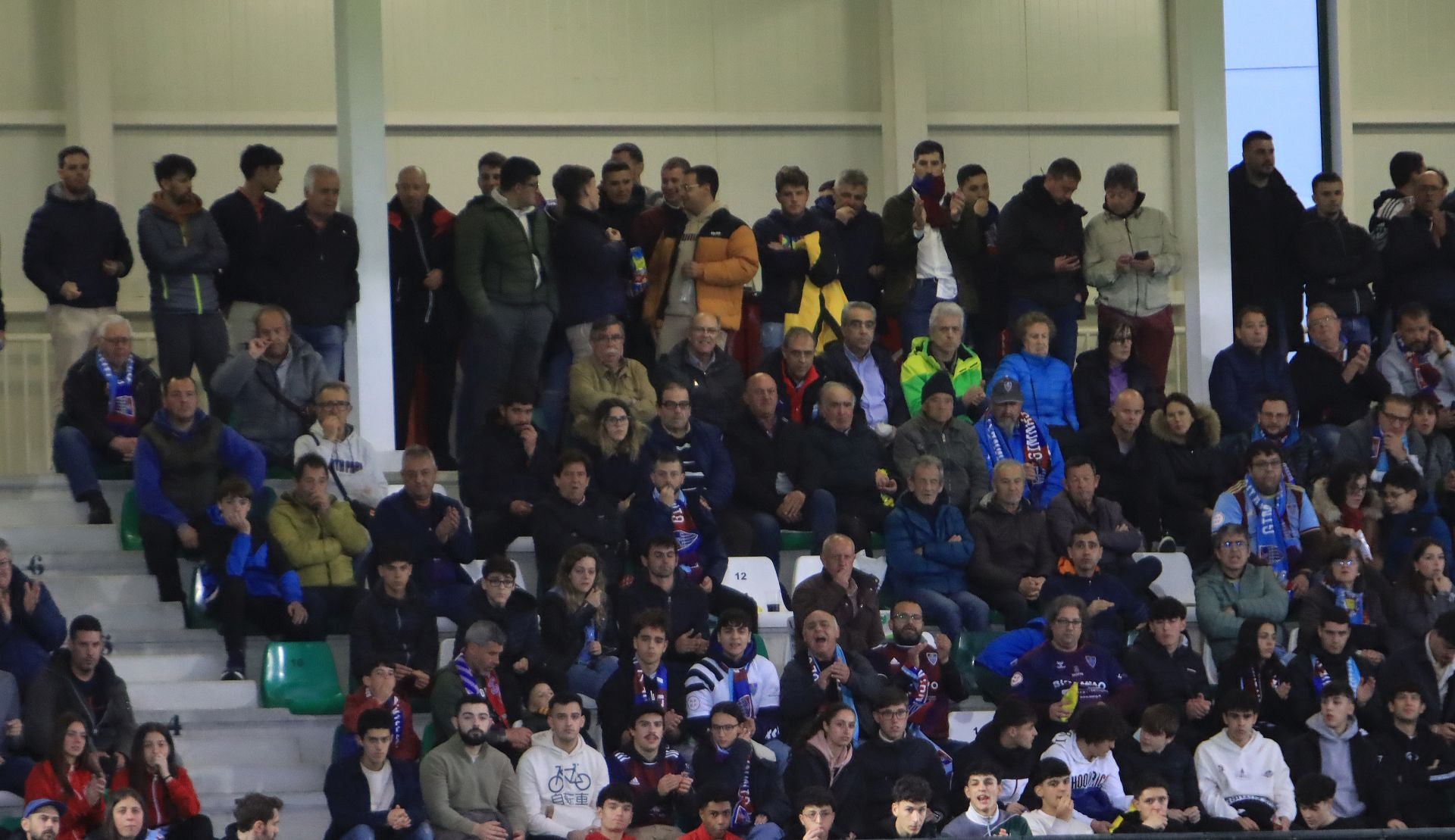 Búscate en las gradas de La Albuera en el Segoviana vs Real Sociedad B