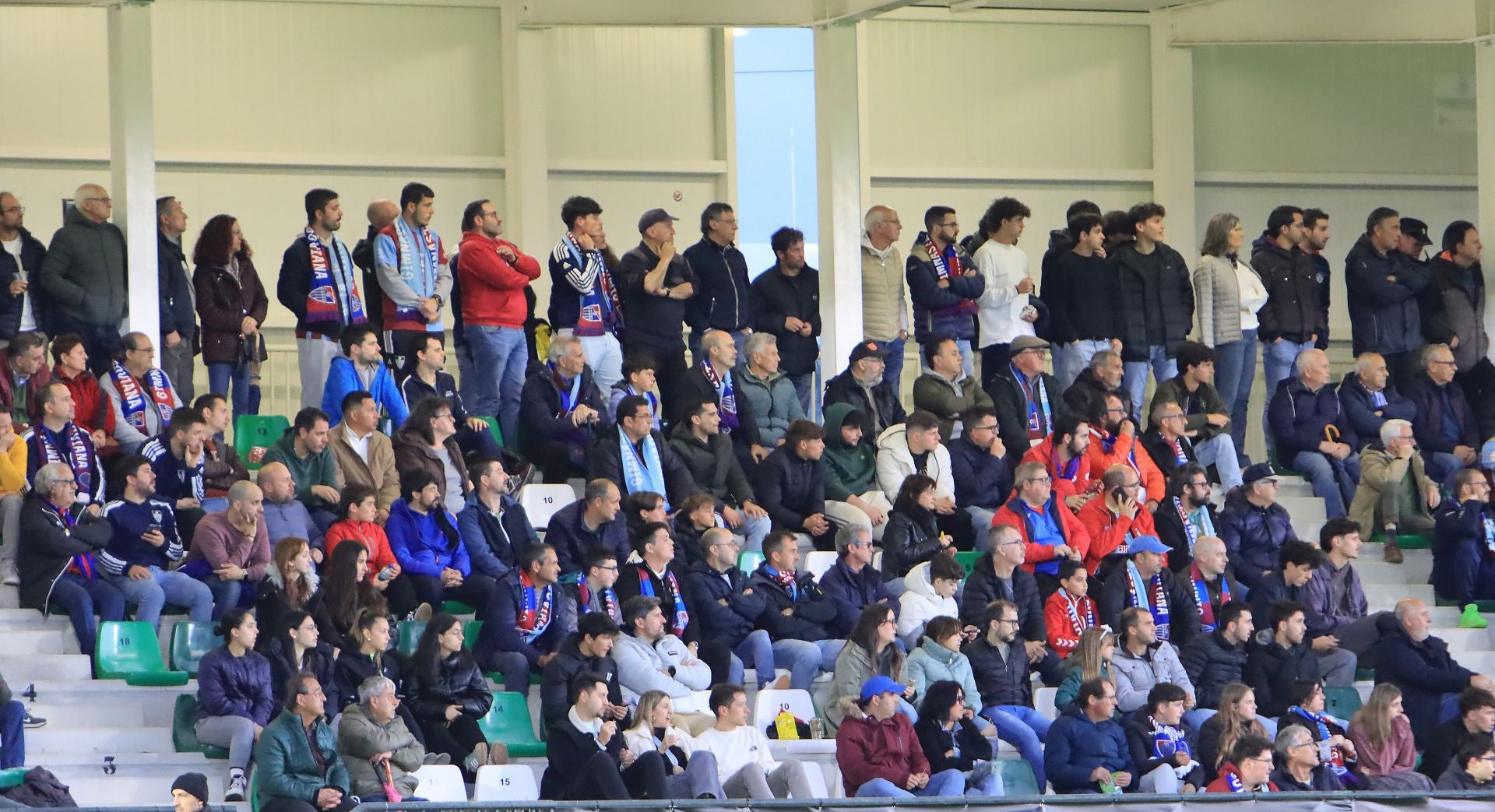 Búscate en las gradas de La Albuera en el Segoviana vs Real Sociedad B