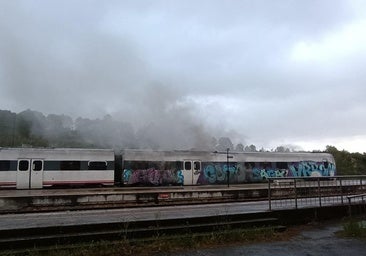 Taxis para trasladar a los ocho pasajeros evacuados del tren Valladolid-Puebla que ardió