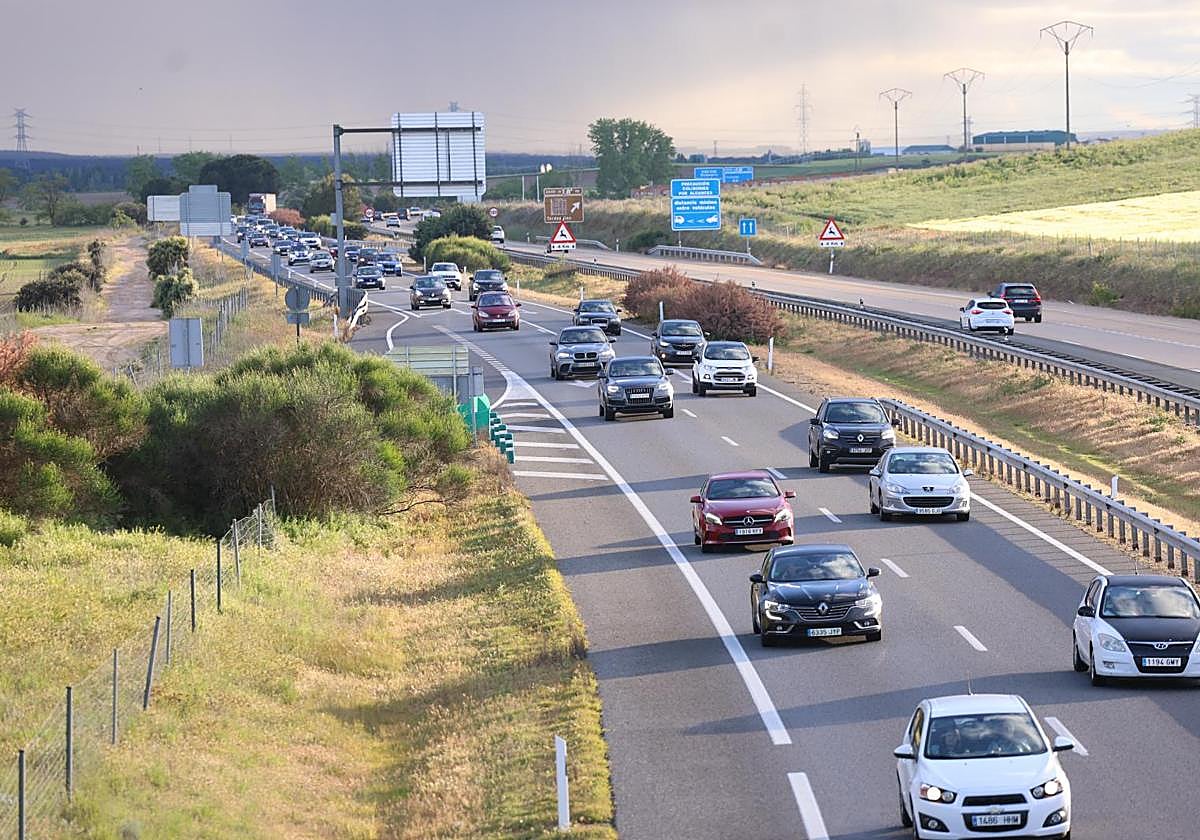 Retenciones en la A-6, en Tordesillas, en los carriles que se dirigen a Madrid.