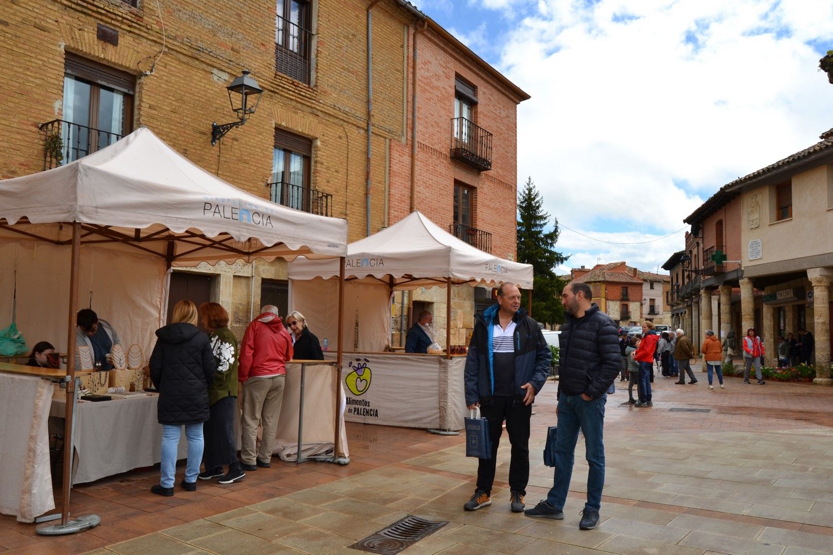 Todos en la ermita de Torre Marte en Astudillo