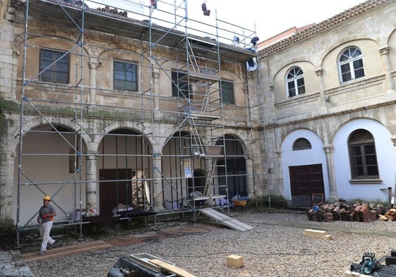 Obras de restauración en el claustro de San Francisco.