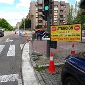 Calle Hernando de Acuña, donde se cortará este lunes el carril derecho.