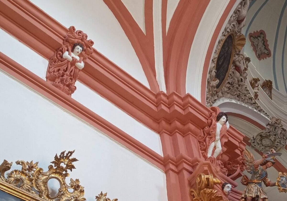 Los 'angelotes' de El Mirón continúan sin restaurar nueve meses después del polémico repintado