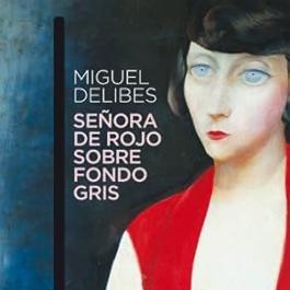 Señora de rojo sobre fondo gris