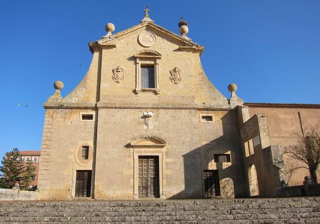 Colegiata de San Luis, mandada construir por doña Magdalena de Ulloa.