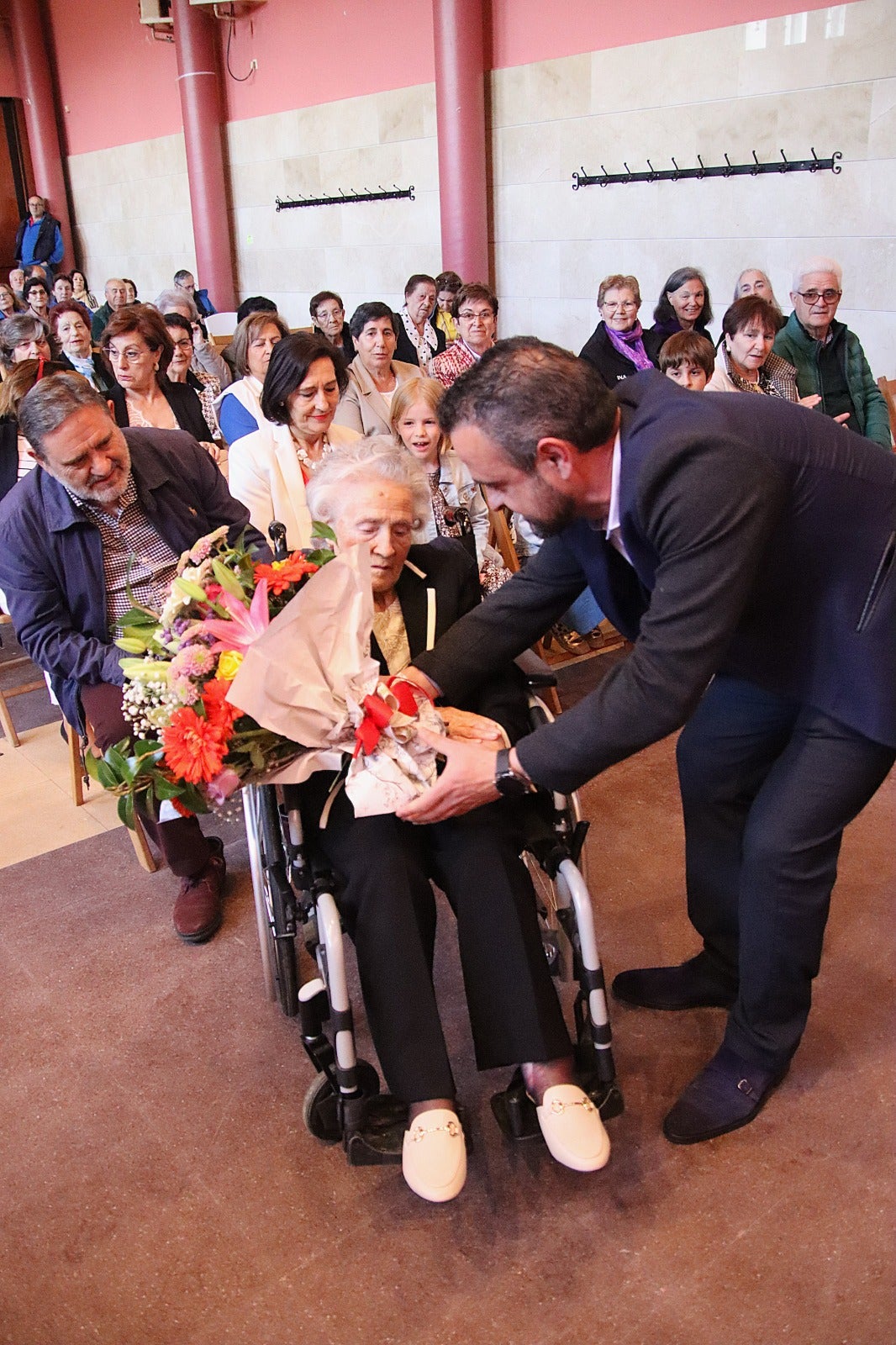 Teresa Mancho Cuadrado, de 93 años, recibe el homenaje de Villabrágima