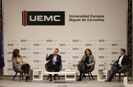 Ana Samboal, Pedro Baños, Miriam González y Sergio Martín durante la mesa redonda.