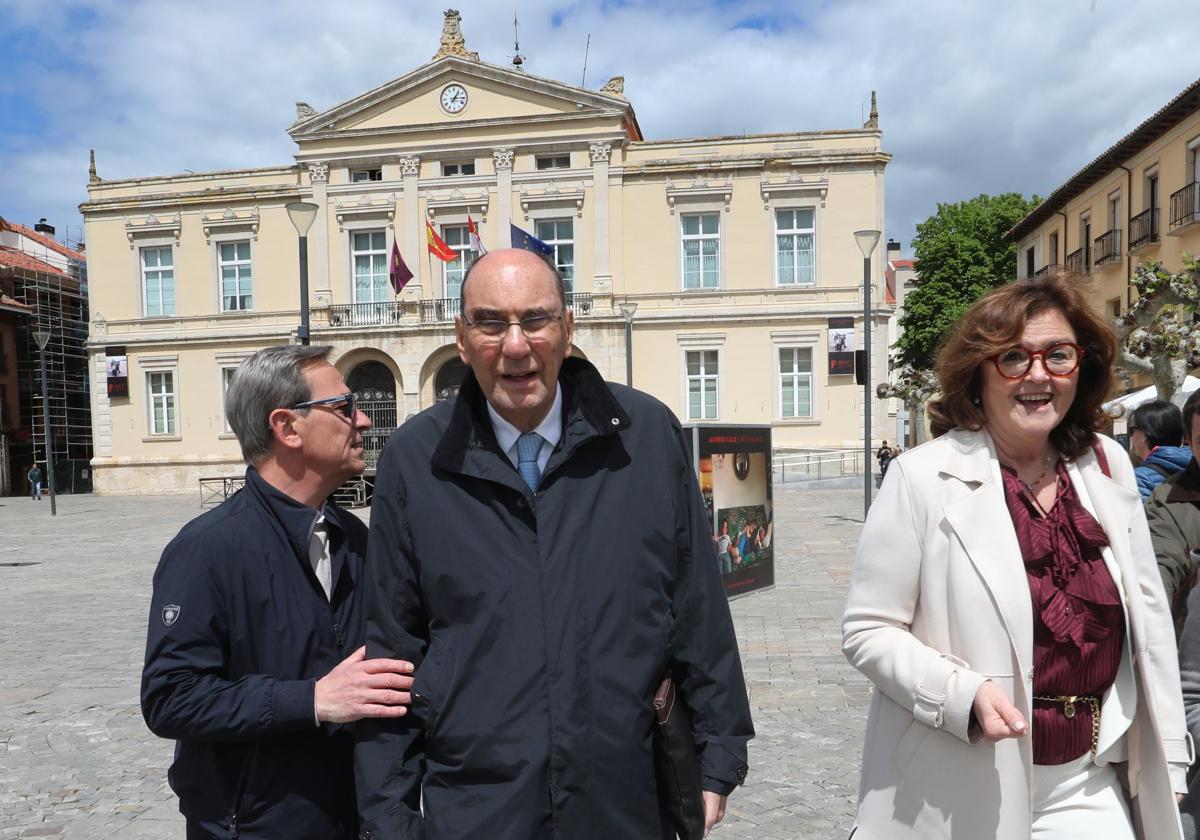 Vidal-Quadras alerta en Palencia sobre el «debilitamiento» de España y urge elecciones
