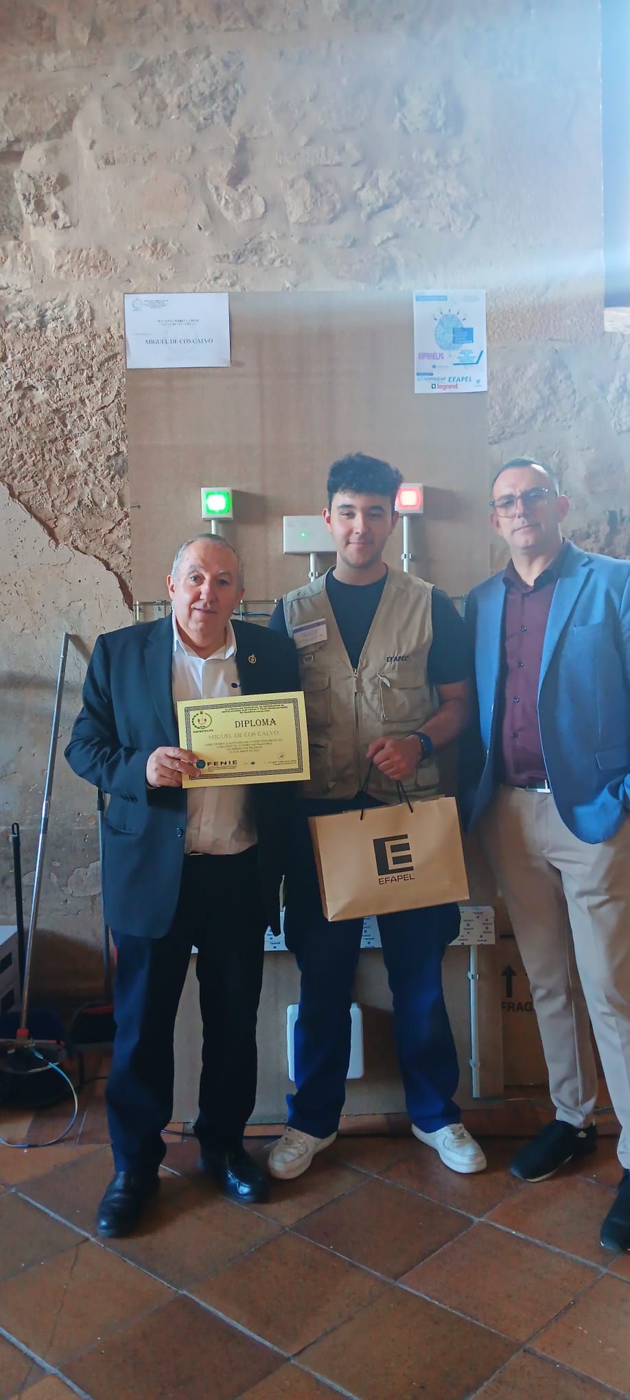 Concurso de sobretensiones, automáticos y tomas de corriente en Aguilar