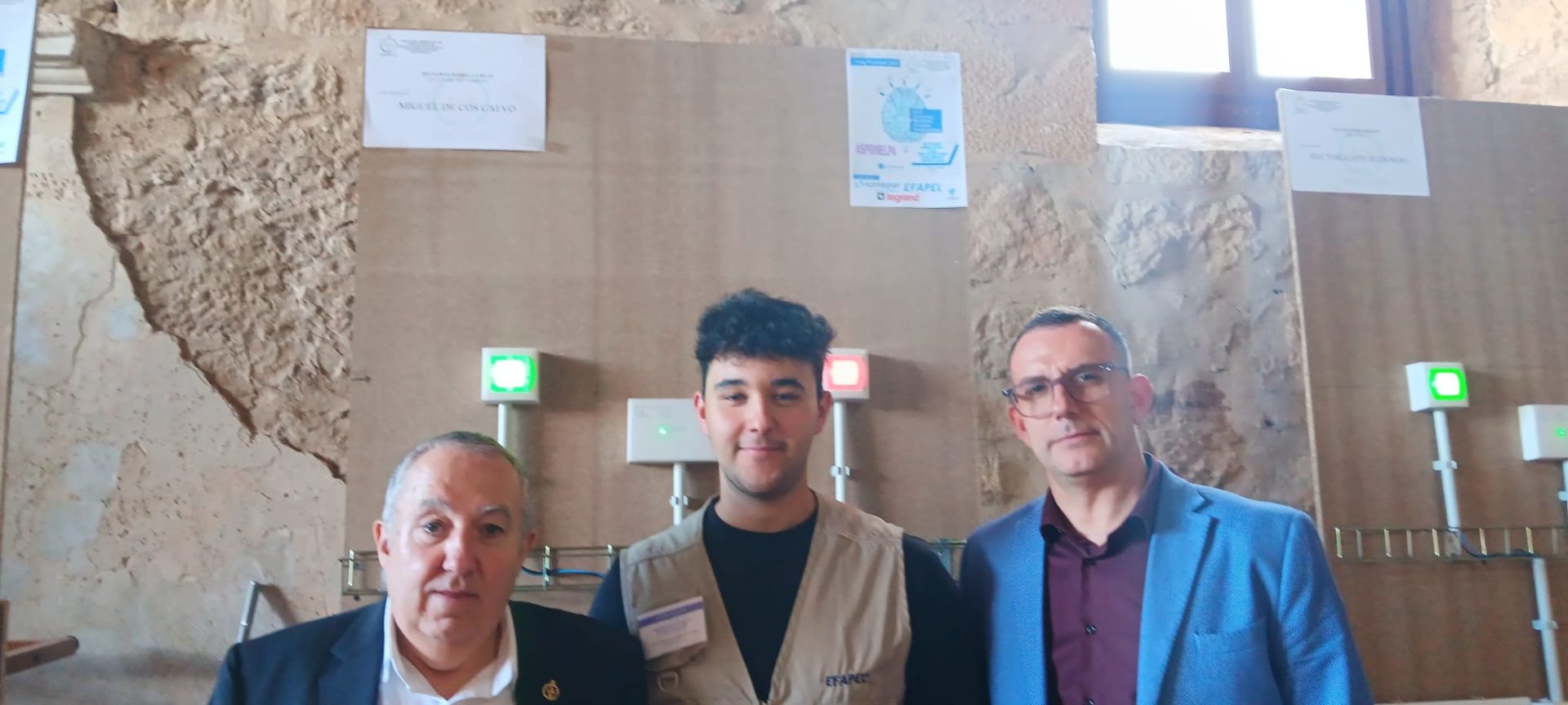 Concurso de sobretensiones, automáticos y tomas de corriente en Aguilar