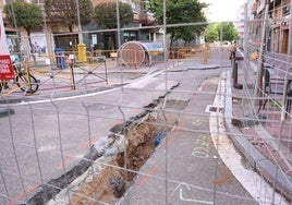 Obras de renovación de la red de abastecimiento en la calle Monjas de La Victoria.