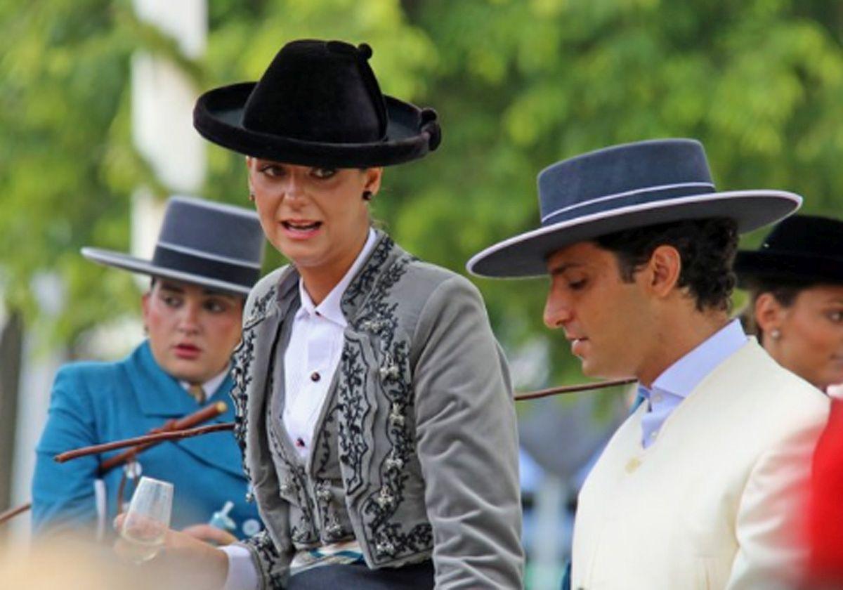 Victoria Federica se pasea a caballo por la Feria de Abril