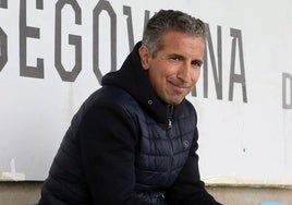 Agustín Cuenca, presidente de la Segoviana, en el palco de La Albuera.