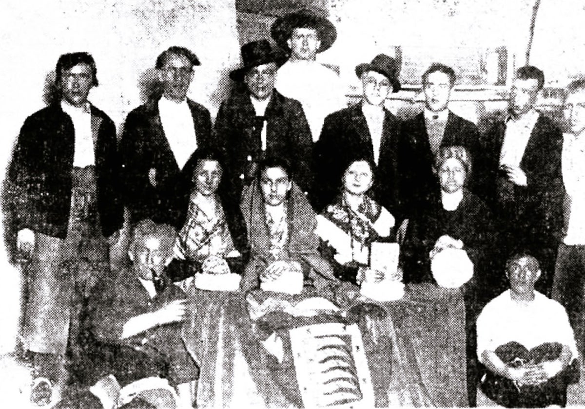 Miembros del Cuadro Artístico del Círculo Vallisoletano en Madrid en 1934.