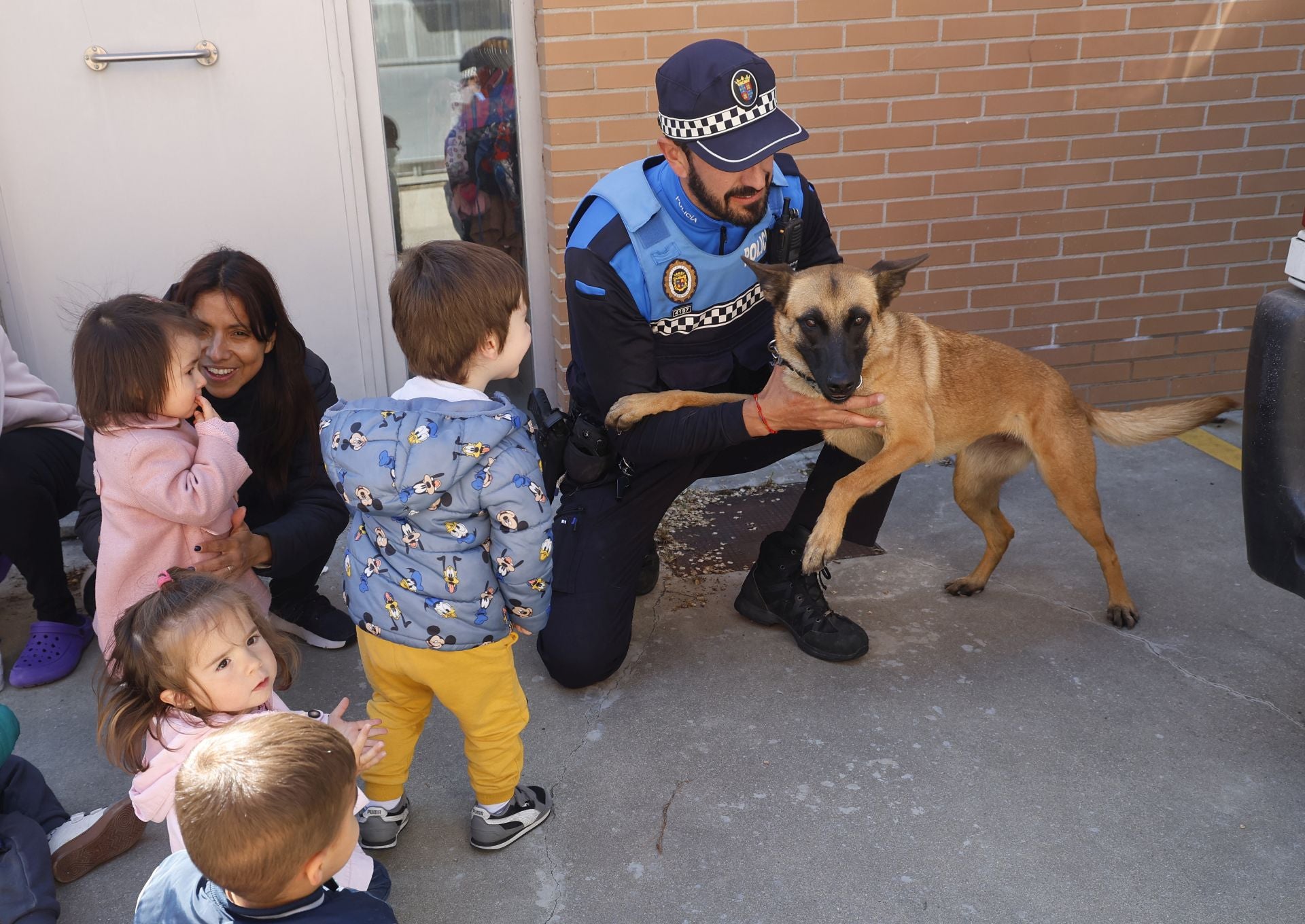 La Policía Local visita la Escuela Infantil Casilda Ordóñez