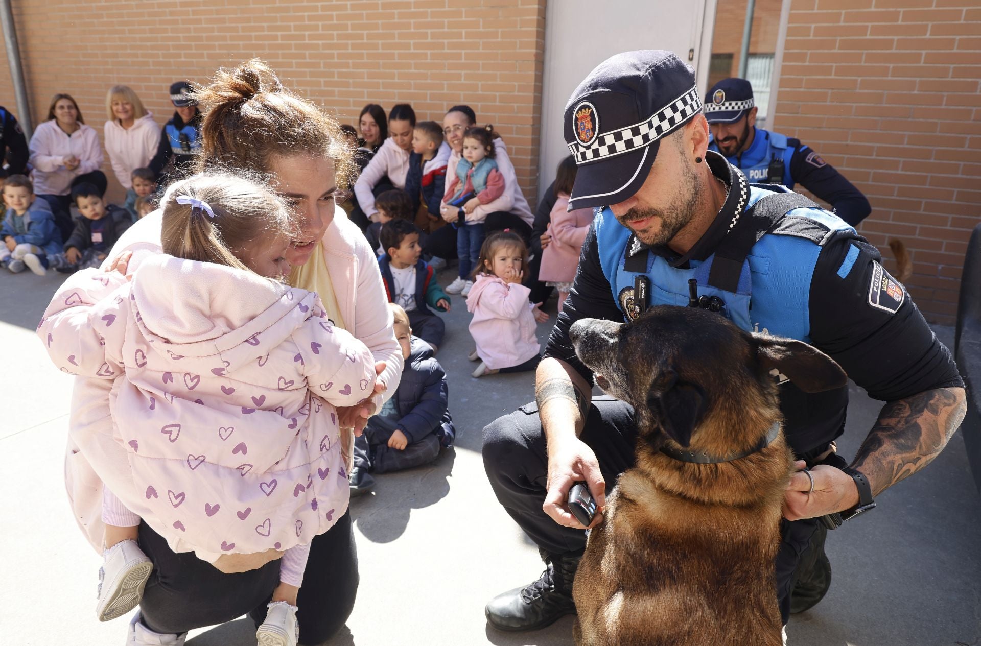 La Policía Local visita la Escuela Infantil Casilda Ordóñez