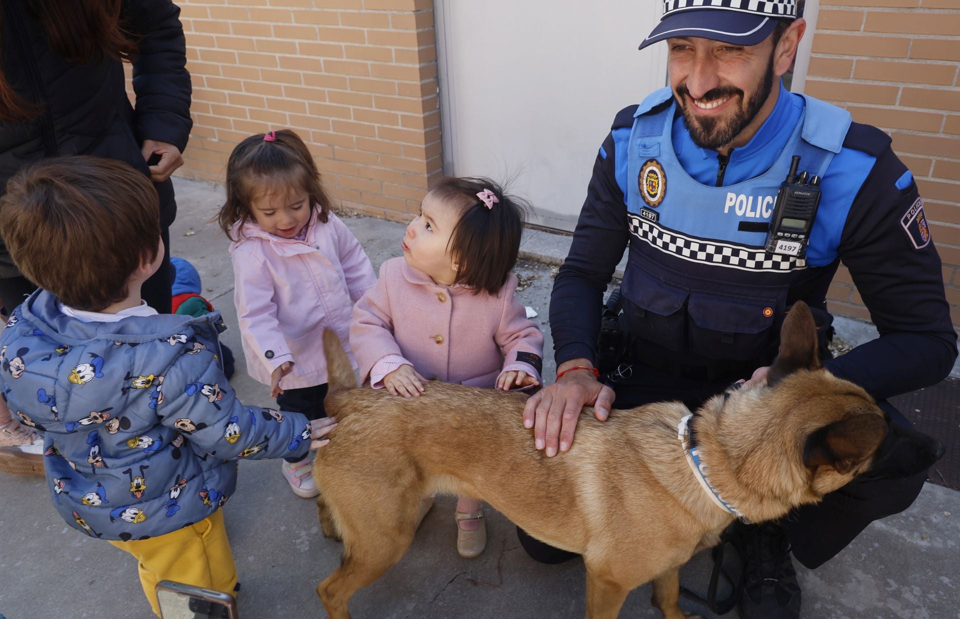 La Policía Local visita la Escuela Infantil Casilda Ordóñez