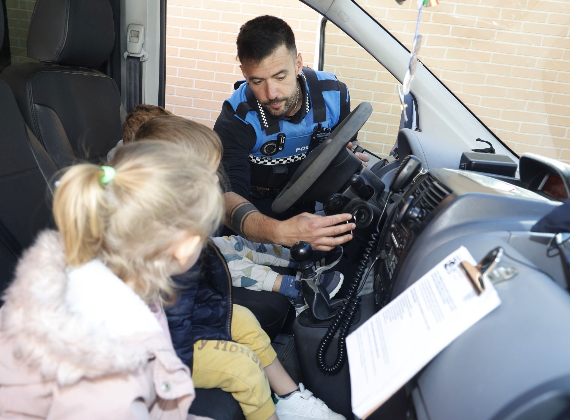 La Policía Local visita la Escuela Infantil Casilda Ordóñez