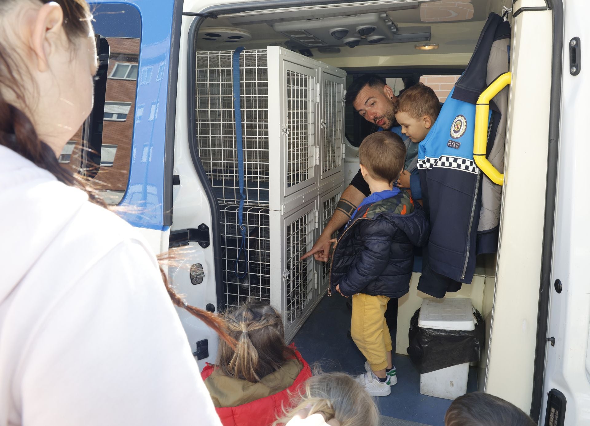 La Policía Local visita la Escuela Infantil Casilda Ordóñez