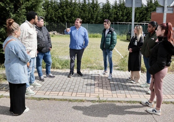 Trabajadores de una cafetería vallisoletana que exigen el pago de sus salarios.