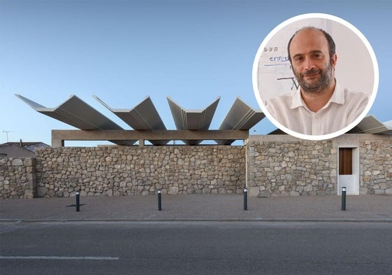 Edificio de las piscinas de Castromonte. En el círculo, Óscar Ares.