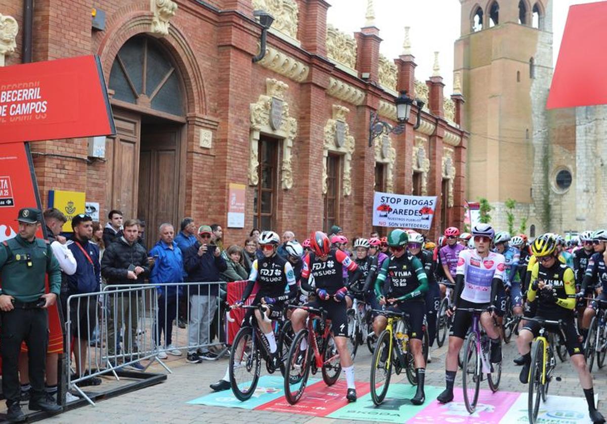 Becerril se convierte en el pueblo más pequeño en acoger La Vuelta Femenina