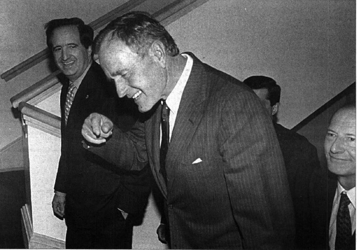 Imagen principal - En la visita de Bush a Valladolid en 1996, con el ministro de Comercio Codina en 1972 y en la entrega de la Medalla de Oro de las Cámaras en 2007. 