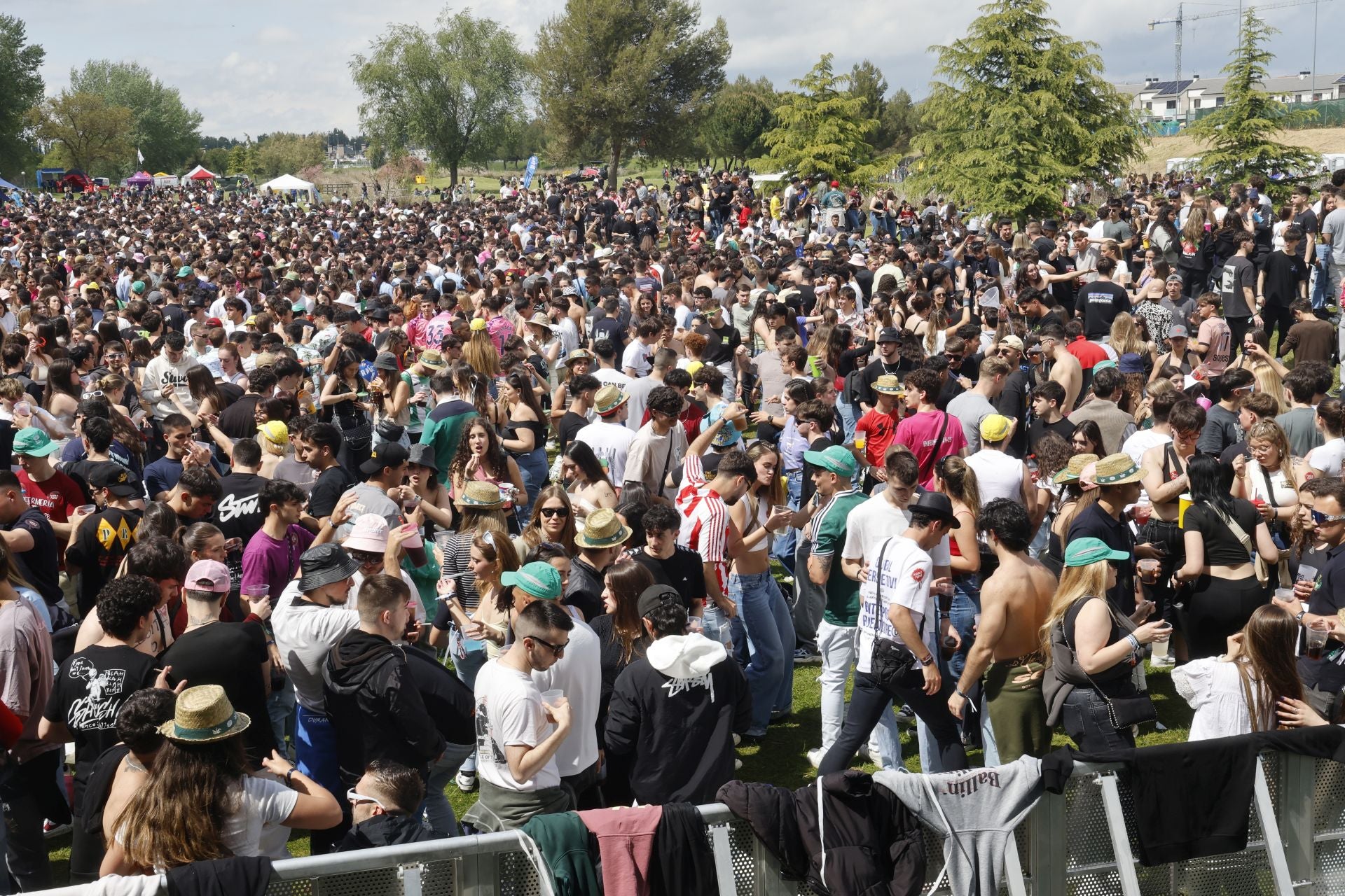 La fiesta de la ITA abarrota el parque Ribera Sur de jóvenes