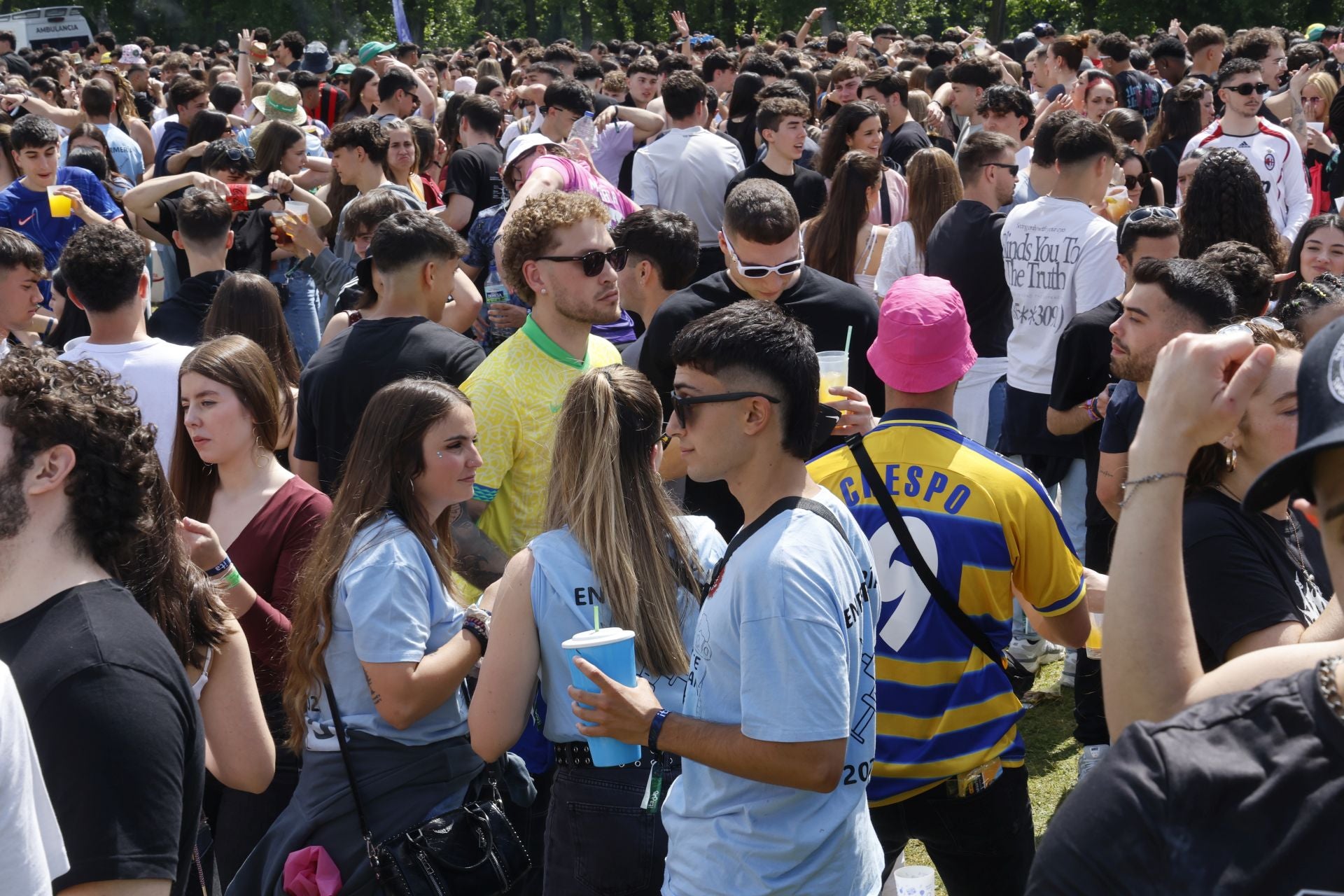 La fiesta de la ITA abarrota el parque Ribera Sur de jóvenes