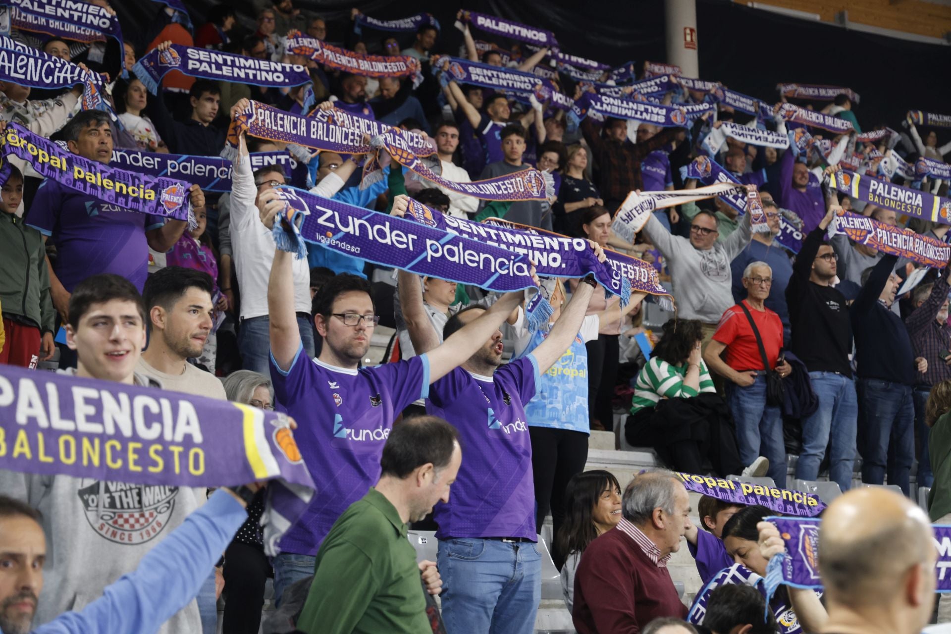 Búscate en las gradas del Súper Agropal Palencia-Betis