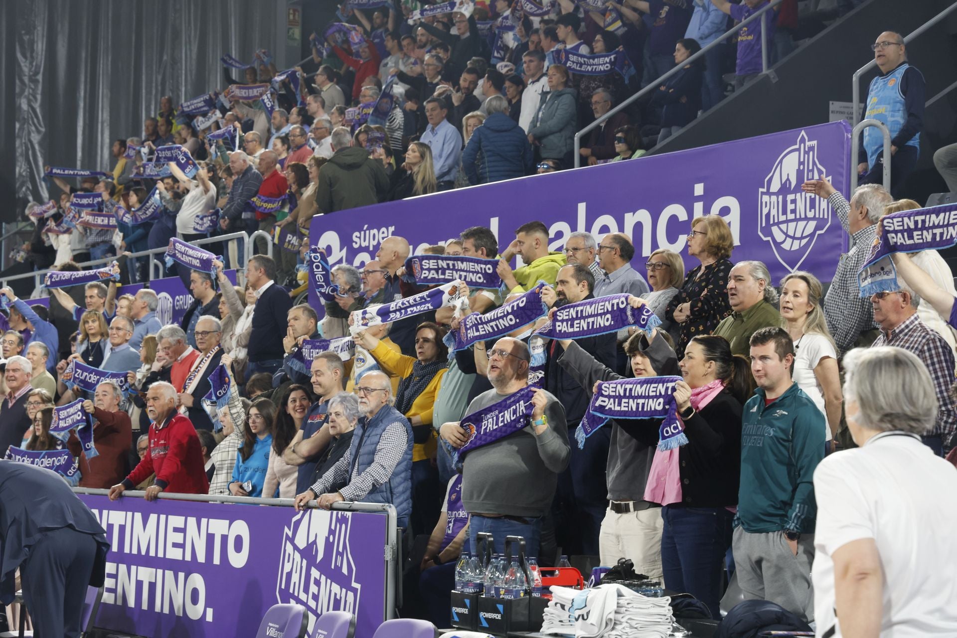 Búscate en las gradas del Súper Agropal Palencia-Betis