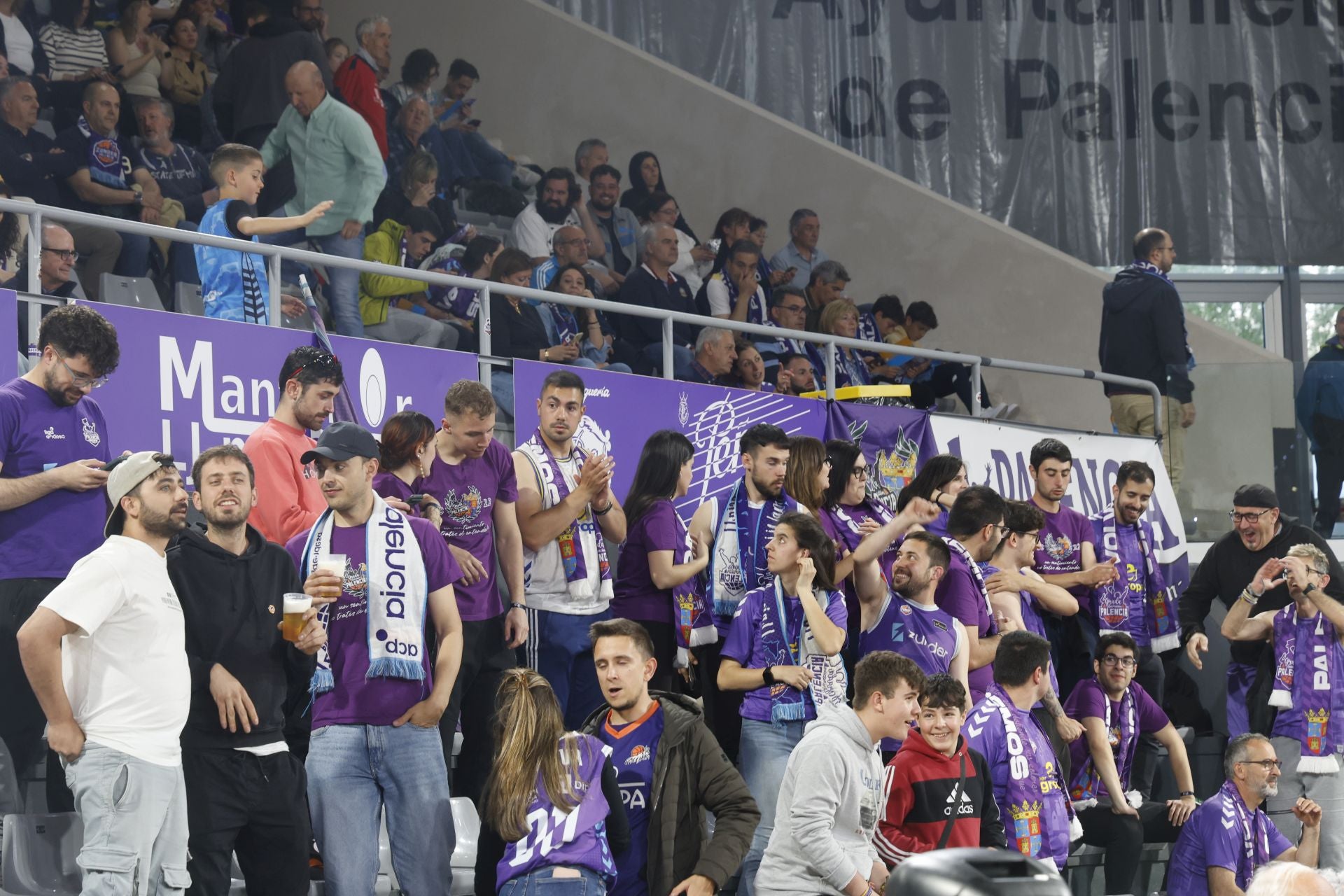 Búscate en las gradas del Súper Agropal Palencia-Betis