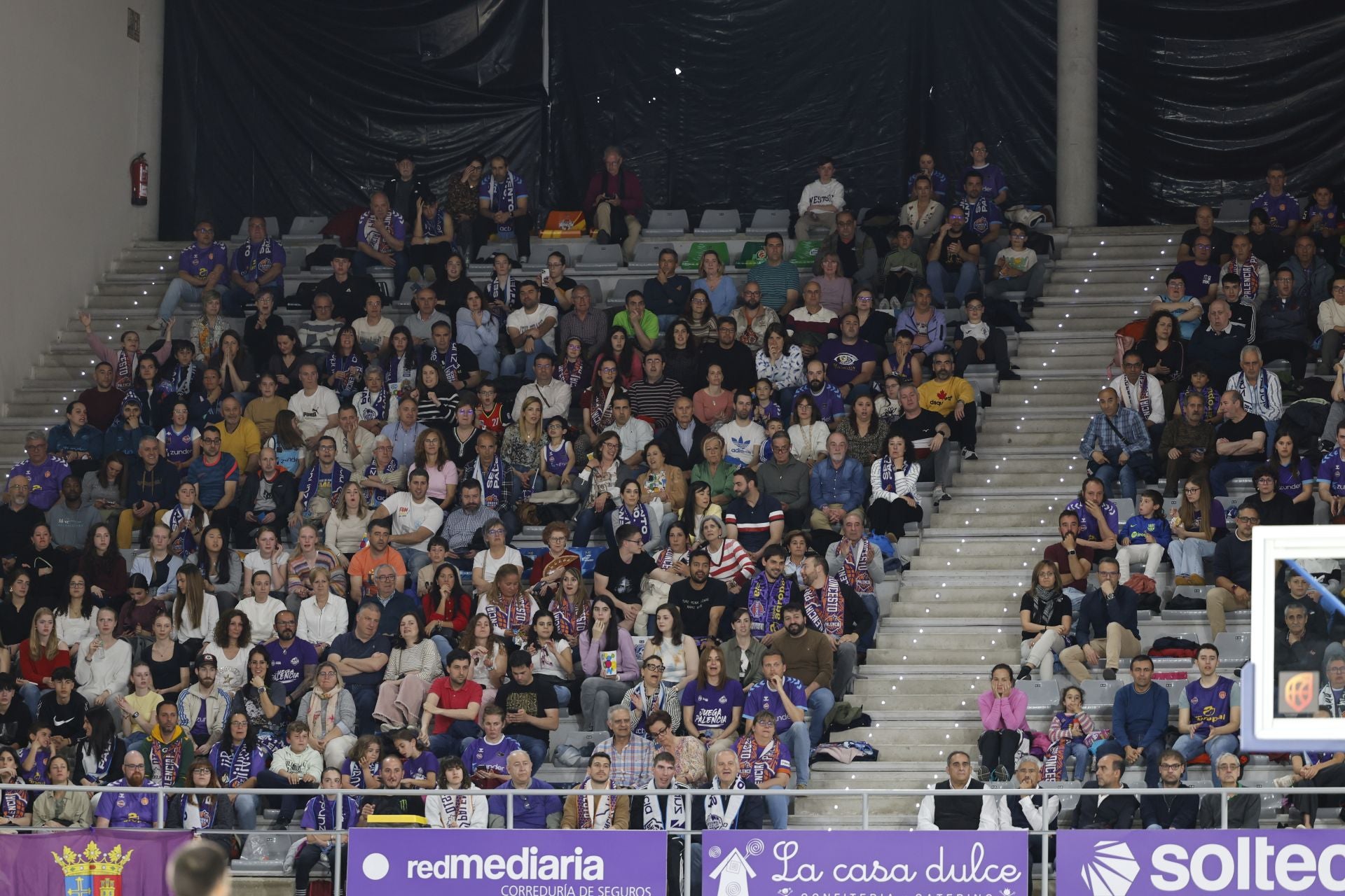 Búscate en las gradas del Súper Agropal Palencia-Betis