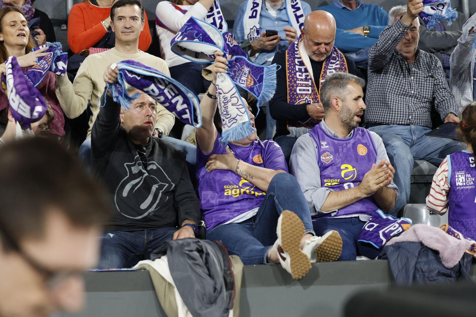 Búscate en las gradas del Súper Agropal Palencia-Betis