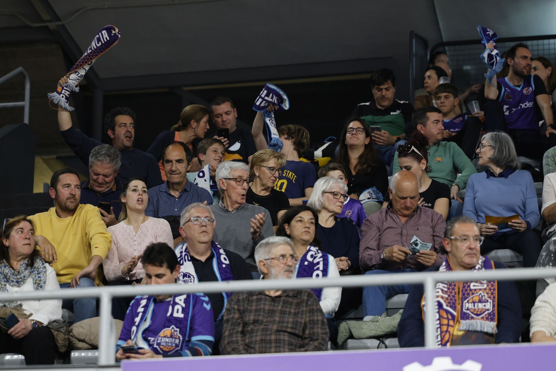 Búscate en las gradas del Súper Agropal Palencia-Betis