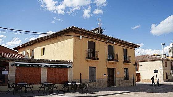 El pueblo materno de Amancio Ortega: «Ahora nos está asfaltando las calles»