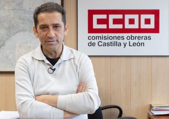El máximo responsable de CCOO en la región, Vicente Andrés, en el que despacho que dejará libre a partir del 15 de mayo.