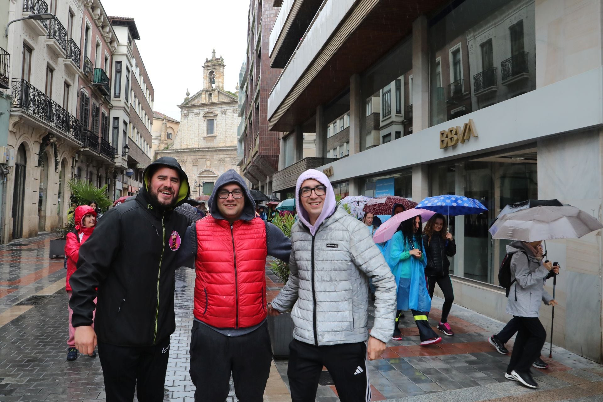 Aspanis desafía a la lluvia