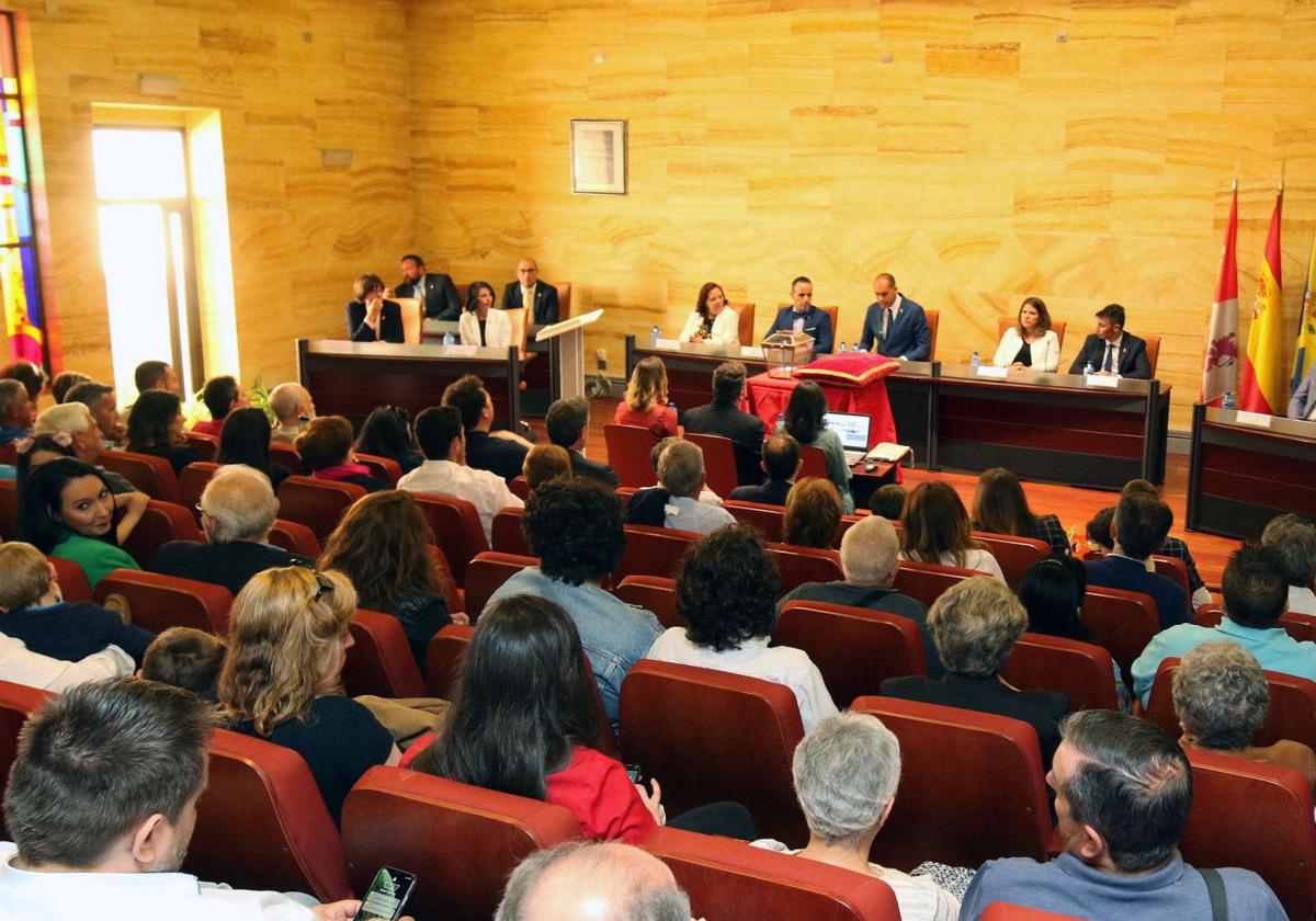 Corporación municipal de La Granja en la primera toma de posesión del actual alcalde, Samuel Alonso.